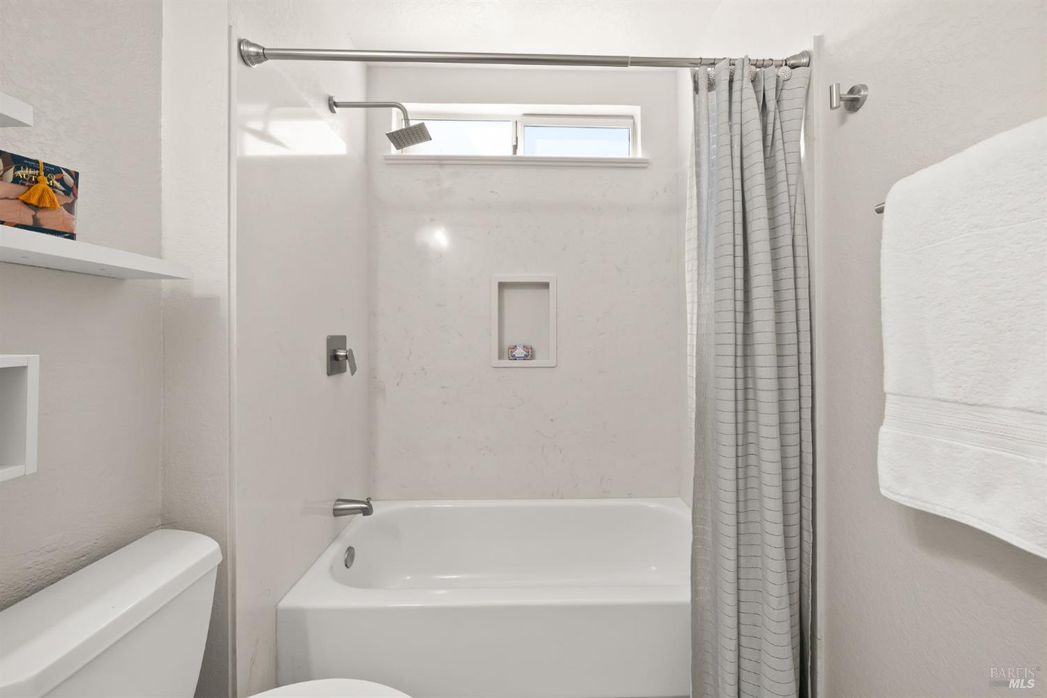 Detail Gallery Image 10 of 41 For 2921 Willow Ct, Fairfield,  CA 94533 - 3 Beds | 3 Baths