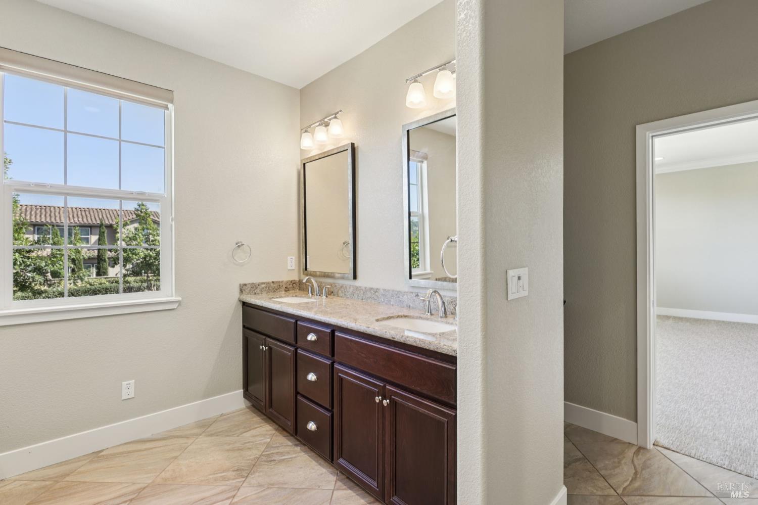 Detail Gallery Image 14 of 33 For 5342 Kelliann Pl, Rohnert Park,  CA 94928 - 4 Beds | 3 Baths