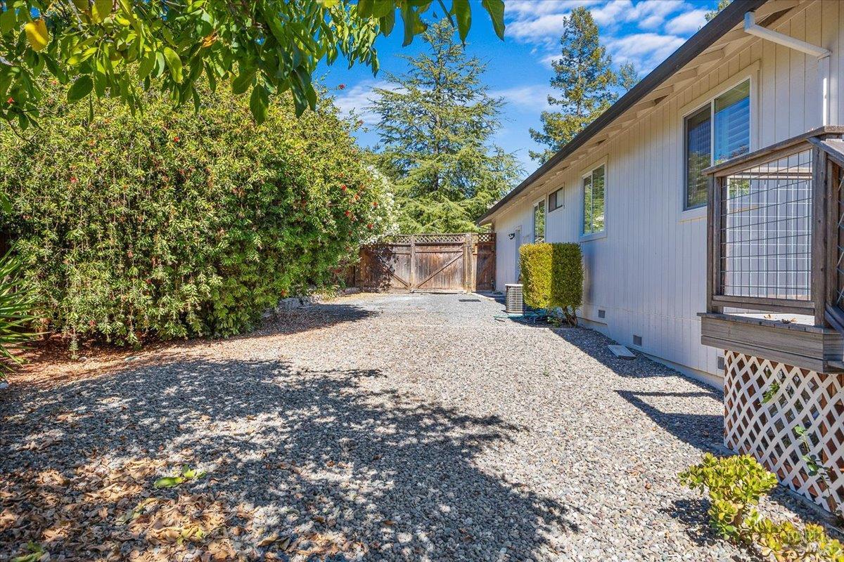 Detail Gallery Image 46 of 60 For 607 Scotland Dr, Santa Rosa,  CA 95409 - 3 Beds | 2/1 Baths