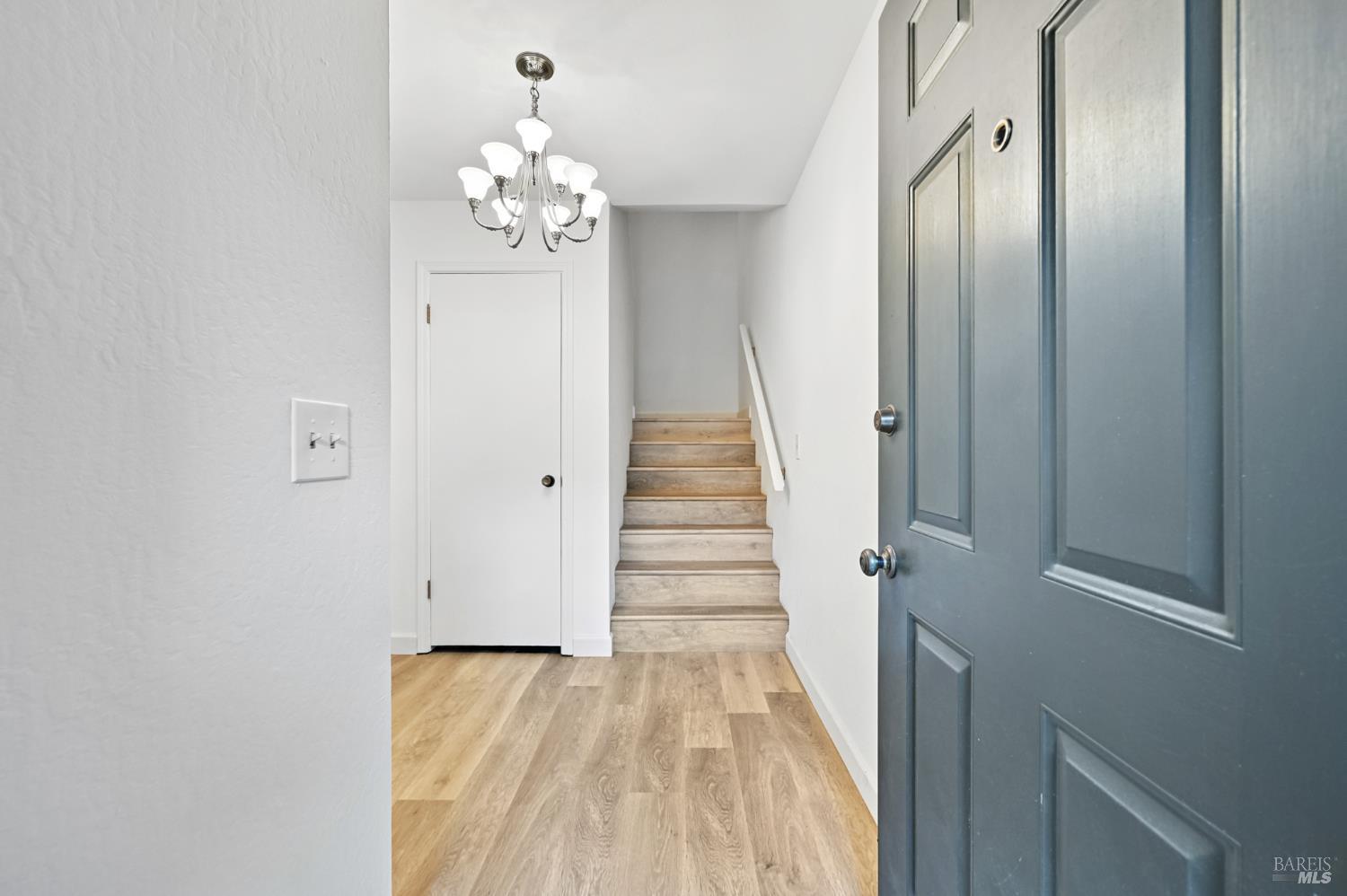 Detail Gallery Image 6 of 35 For 1240 North St, Santa Rosa,  CA 95404 - 2 Beds | 2 Baths
