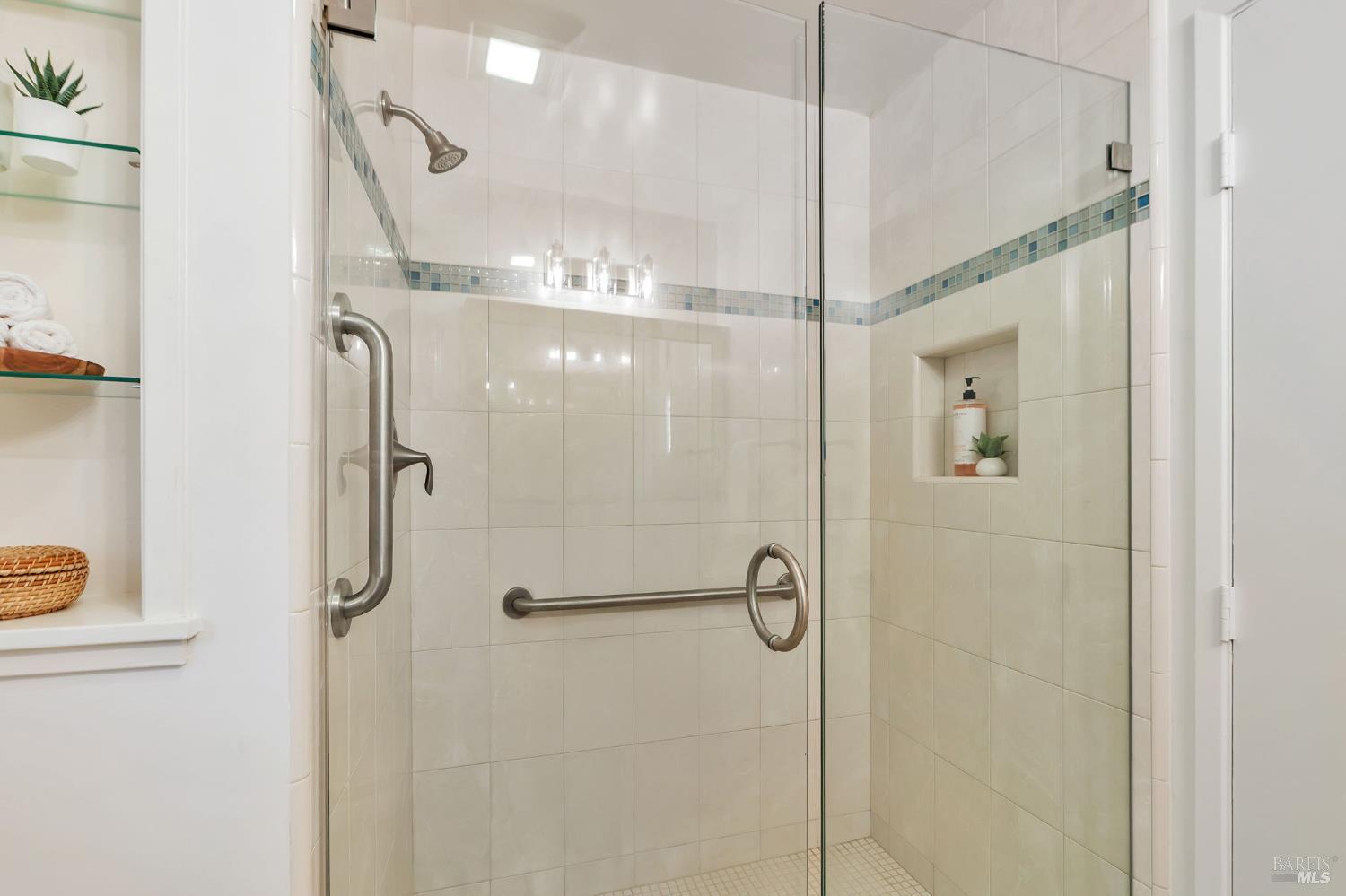 Detail Gallery Image 22 of 41 For 8 Riviera Pl, San Rafael,  CA 94901 - 3 Beds | 2 Baths