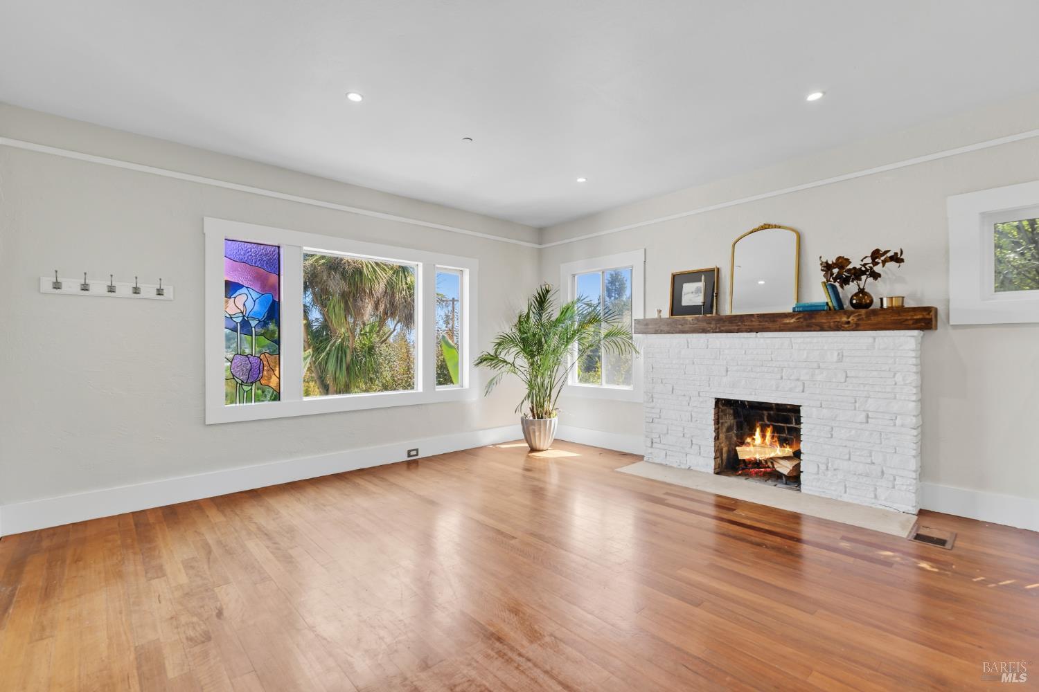 Detail Gallery Image 7 of 33 For 19 Roberts Ave, San Rafael,  CA 94901 - 3 Beds | 2 Baths