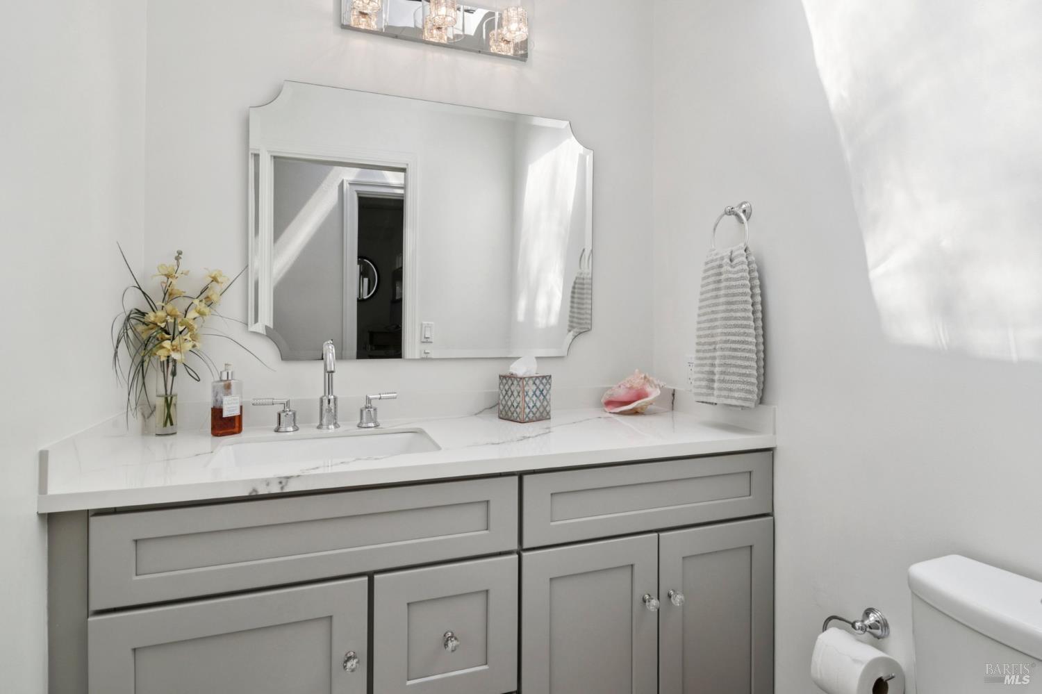 Detail Gallery Image 14 of 18 For 60 Crest Ave, San Anselmo,  CA 94960 - 3 Beds | 2/1 Baths