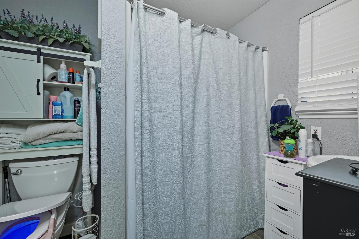 Detail Gallery Image 18 of 26 For 19300 Mountain Mdws, Hidden Valley Lake,  CA 95467 - 4 Beds | 2 Baths