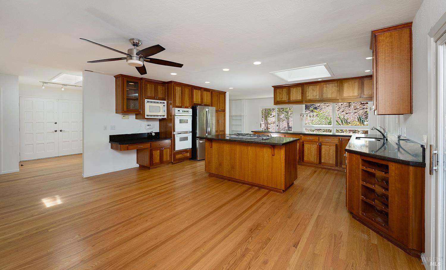 Detail Gallery Image 17 of 40 For 35 Salvador Way, San Rafael,  CA 94903 - 3 Beds | 3 Baths