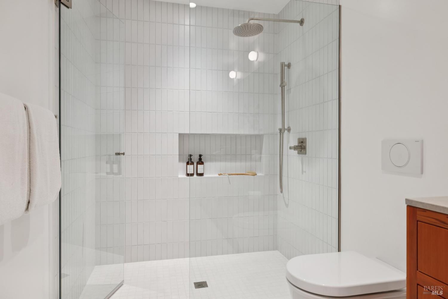 Detail Gallery Image 45 of 91 For 28 Marsh Dr, Mill Valley,  CA 94941 - 6 Beds | 4/1 Baths
