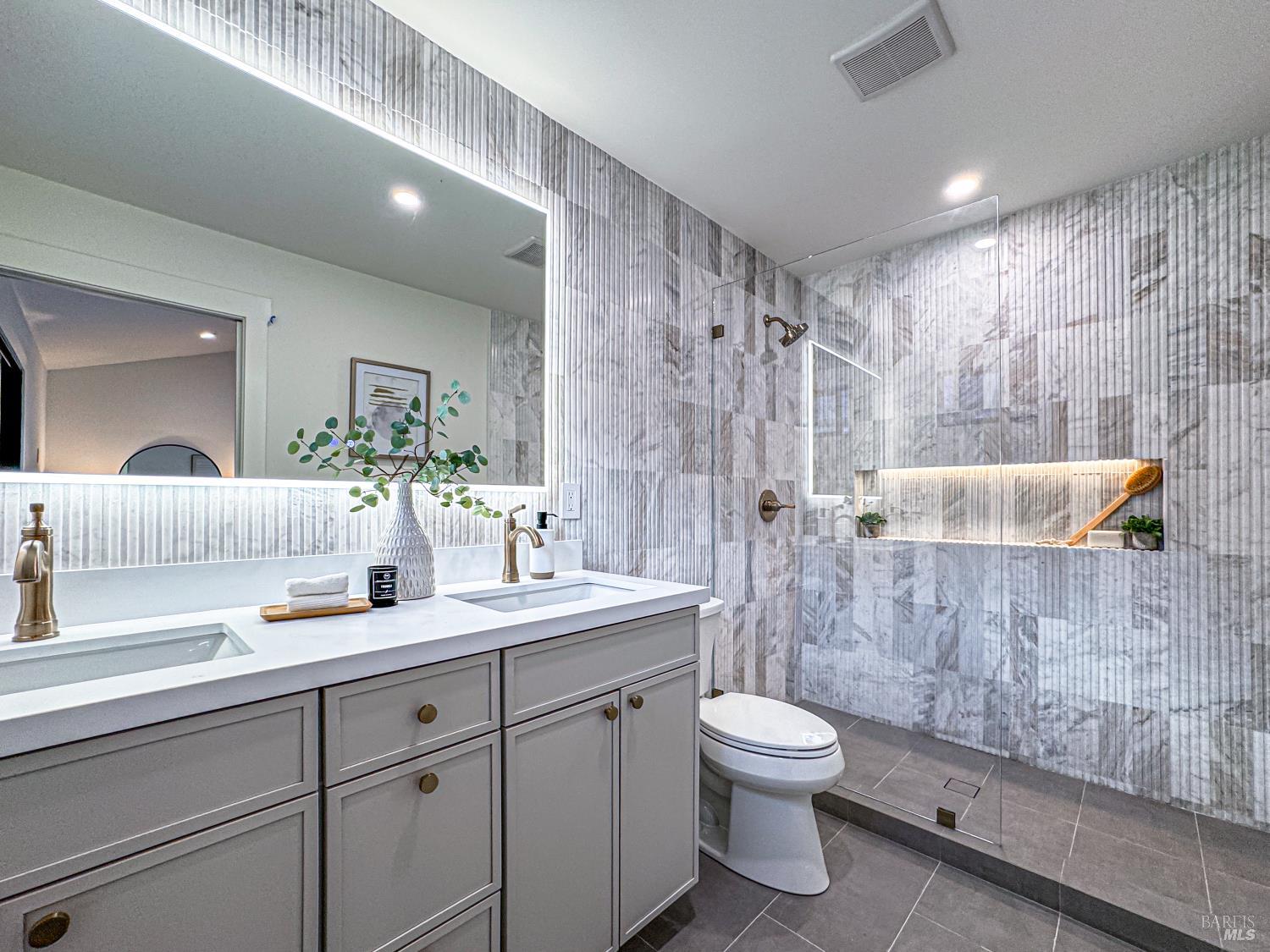 Detail Gallery Image 20 of 41 For 284 Blackstone Dr, San Rafael,  CA 94903 - 4 Beds | 3 Baths