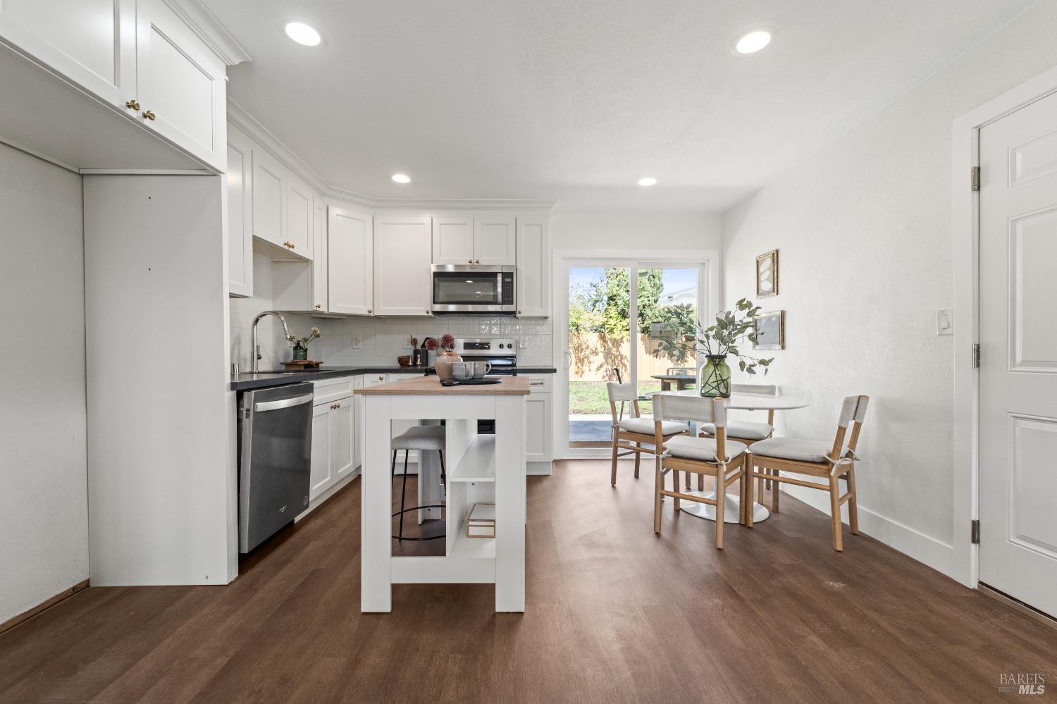 Detail Gallery Image 10 of 44 For 2128 Ethel Porter Dr, Napa,  CA 94558 - 3 Beds | 1 Baths