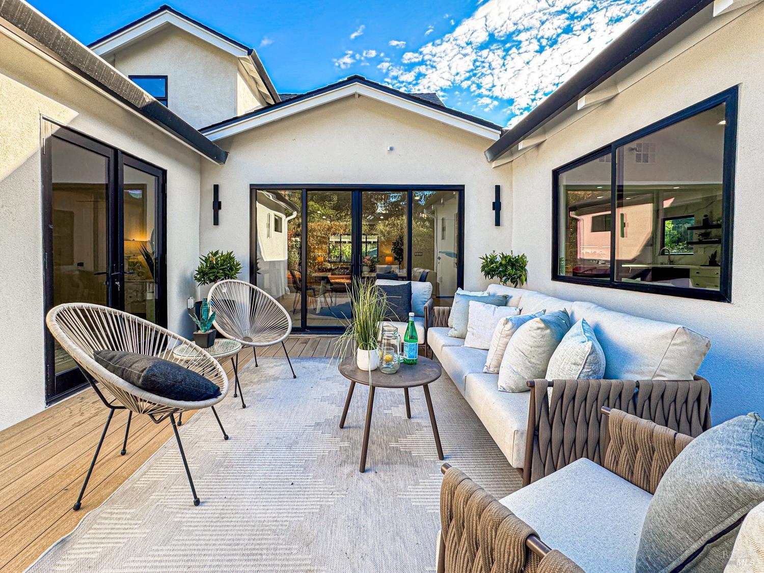 Detail Gallery Image 34 of 41 For 284 Blackstone Dr, San Rafael,  CA 94903 - 4 Beds | 3 Baths