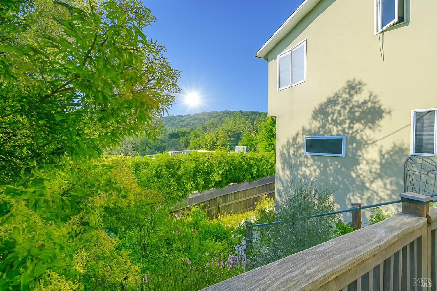 Detail Gallery Image 22 of 26 For 34 Sunrise Ave #B,  Mill Valley,  CA 94941 - 2 Beds | 1 Baths