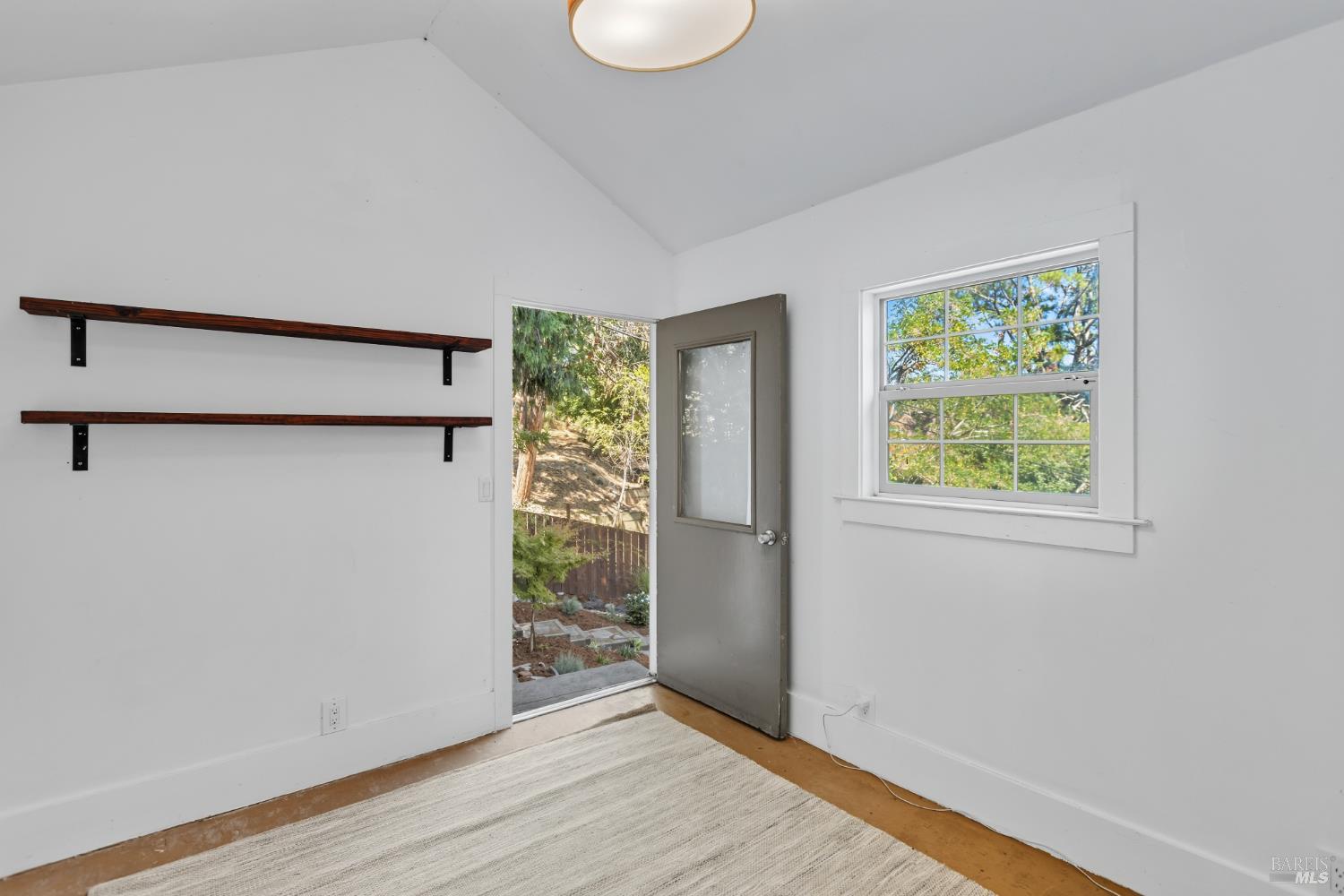 Detail Gallery Image 30 of 33 For 19 Roberts Ave, San Rafael,  CA 94901 - 3 Beds | 2 Baths