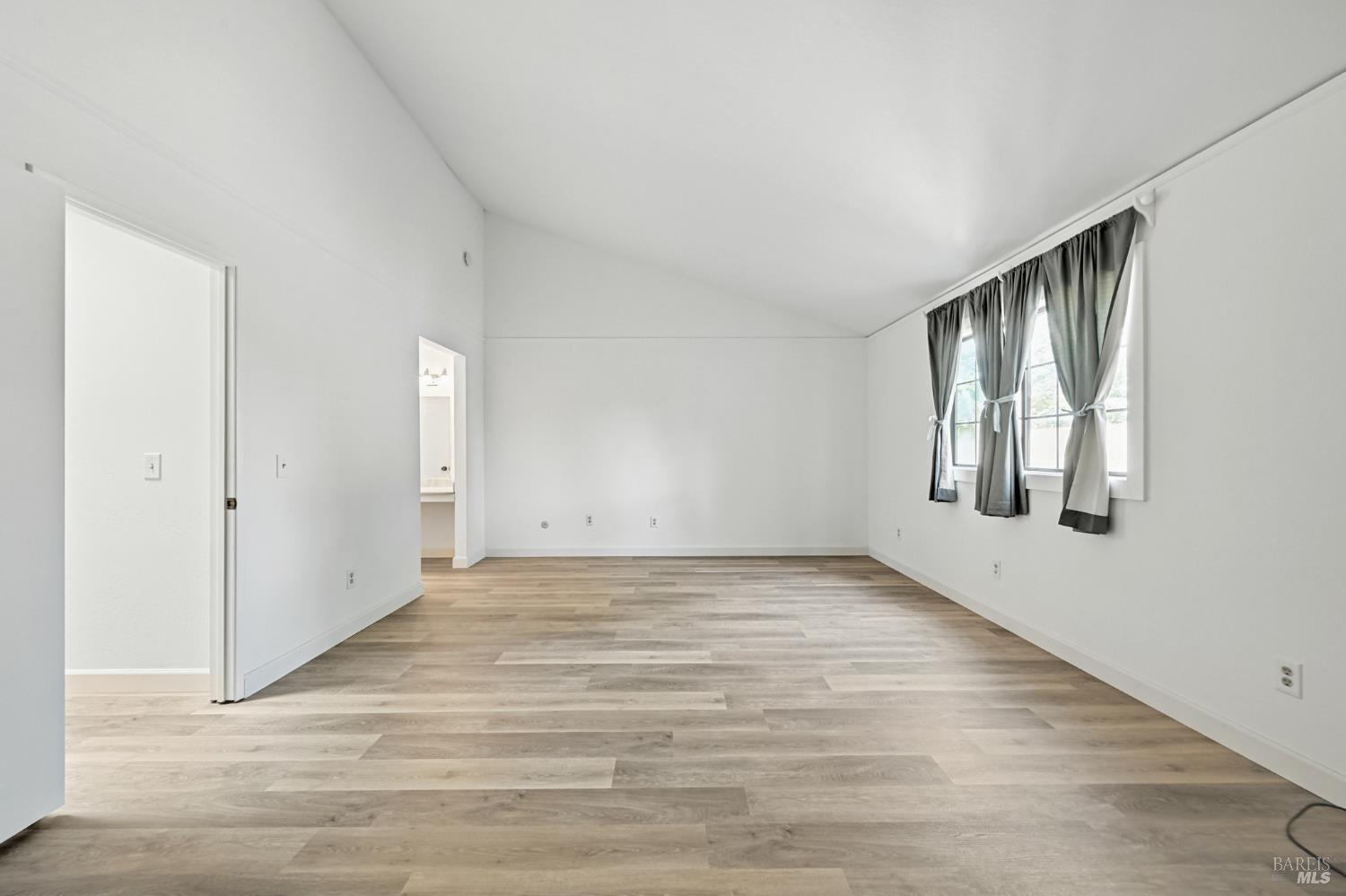 Detail Gallery Image 29 of 35 For 1240 North St, Santa Rosa,  CA 95404 - 2 Beds | 2 Baths