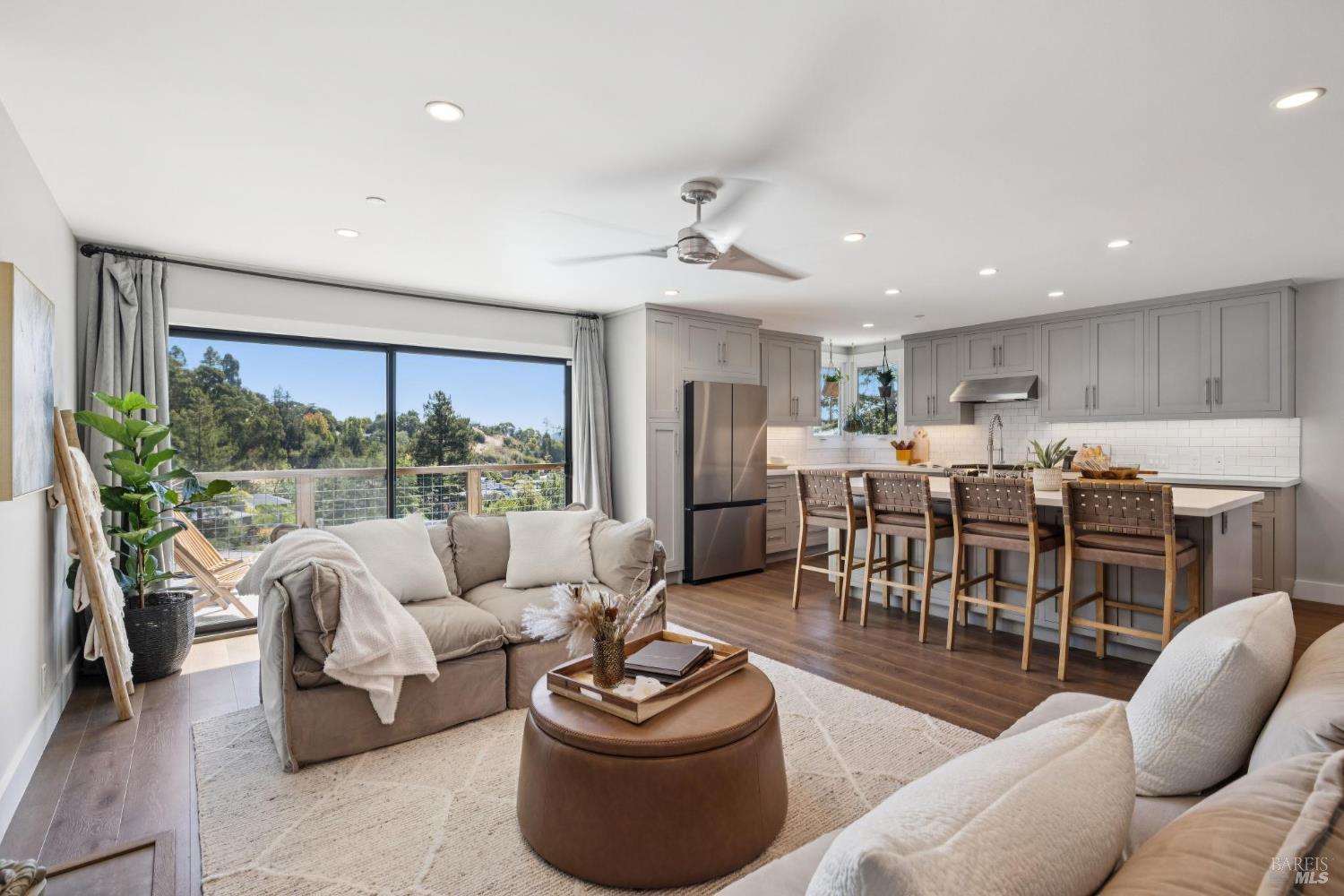 Detail Gallery Image 4 of 91 For 34 Broadview Dr, San Rafael,  CA 94901 - 4 Beds | 4 Baths