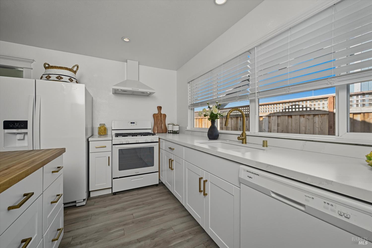 Detail Gallery Image 10 of 32 For 1140 Emily Ave, Rohnert Park,  CA 94928 - 3 Beds | 2 Baths