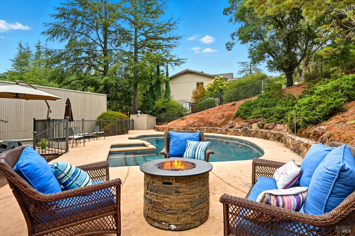 Detail Gallery Image 32 of 54 For 523 Westgate Dr, Napa,  CA 94558 - 3 Beds | 2/1 Baths