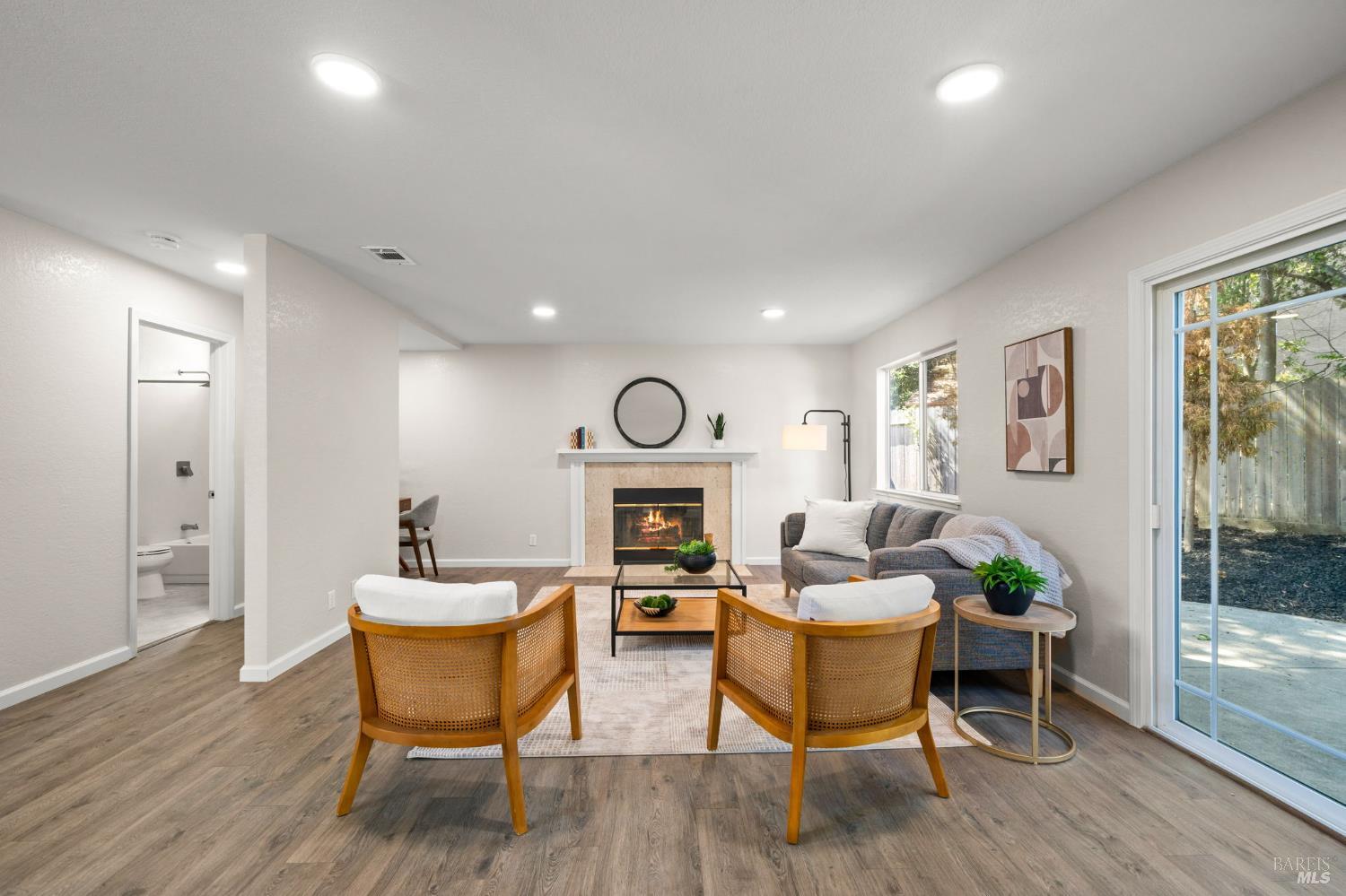 Detail Gallery Image 18 of 41 For 2921 Willow Ct, Fairfield,  CA 94533 - 3 Beds | 3 Baths