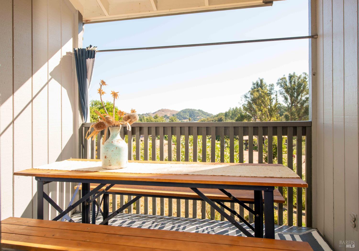 Detail Gallery Image 10 of 34 For 125 Sylvia Way, San Rafael,  CA 94903 - 3 Beds | 2/1 Baths