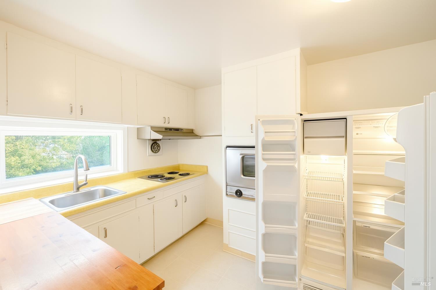 Detail Gallery Image 3 of 26 For 34 Sunrise Ave #B,  Mill Valley,  CA 94941 - 2 Beds | 1 Baths