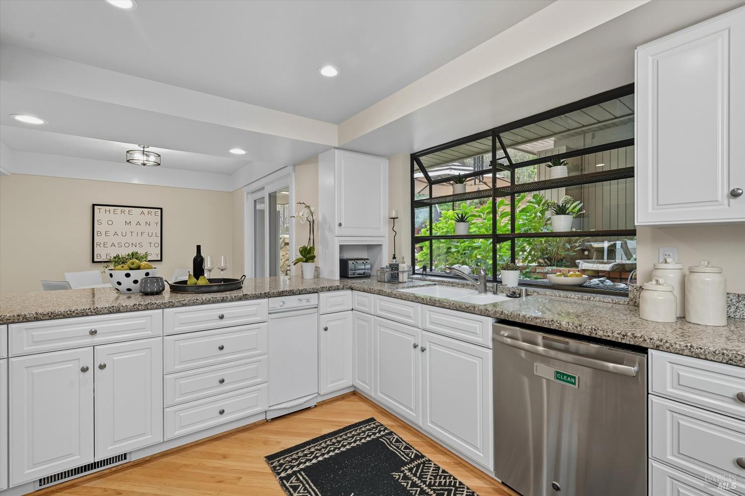 Detail Gallery Image 19 of 54 For 523 Westgate Dr, Napa,  CA 94558 - 3 Beds | 2/1 Baths