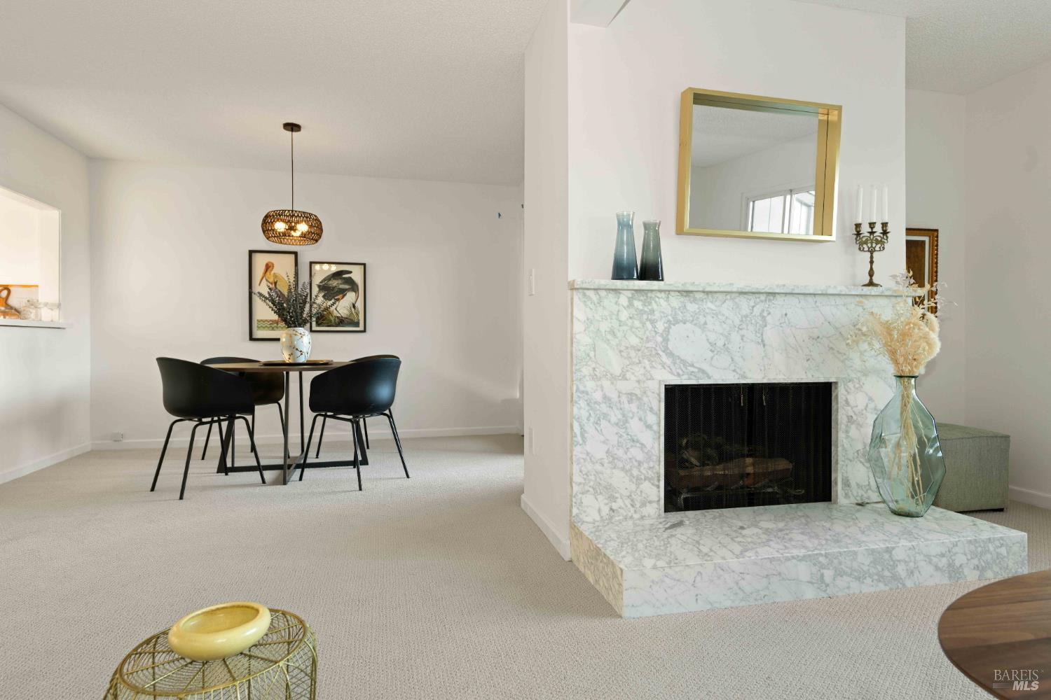 Detail Gallery Image 2 of 34 For 125 Sylvia Way, San Rafael,  CA 94903 - 3 Beds | 2/1 Baths