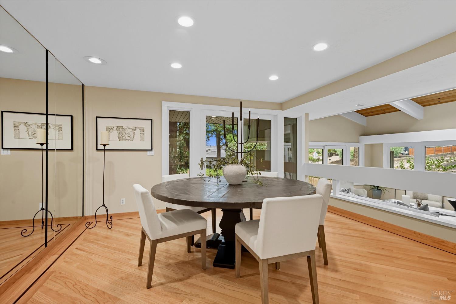 Detail Gallery Image 15 of 54 For 523 Westgate Dr, Napa,  CA 94558 - 3 Beds | 2/1 Baths