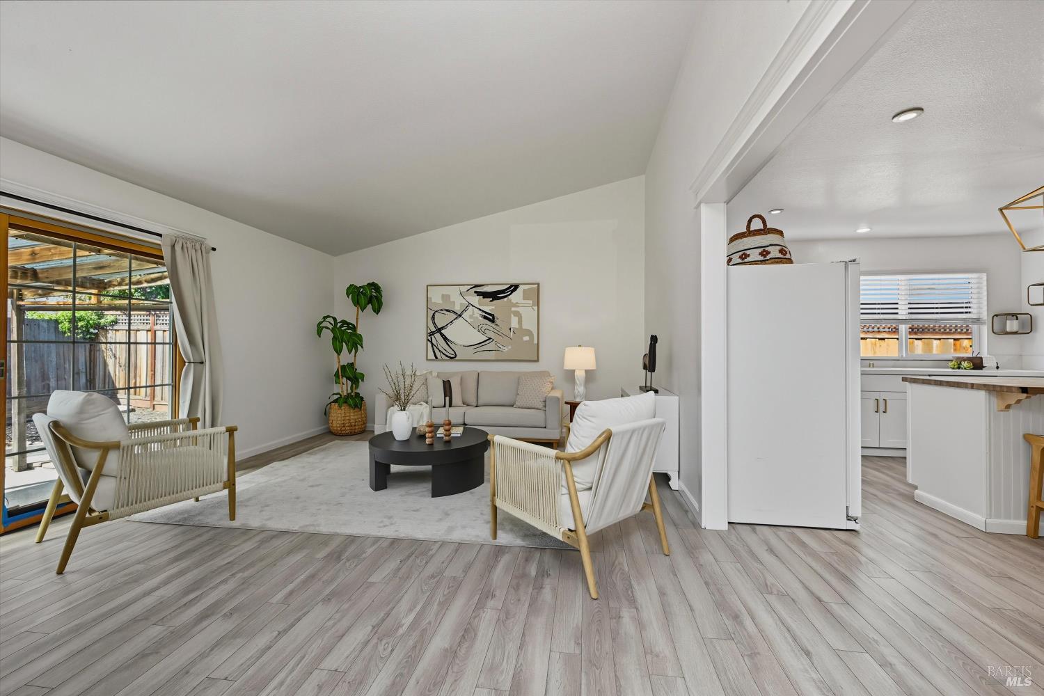 Detail Gallery Image 14 of 32 For 1140 Emily Ave, Rohnert Park,  CA 94928 - 3 Beds | 2 Baths