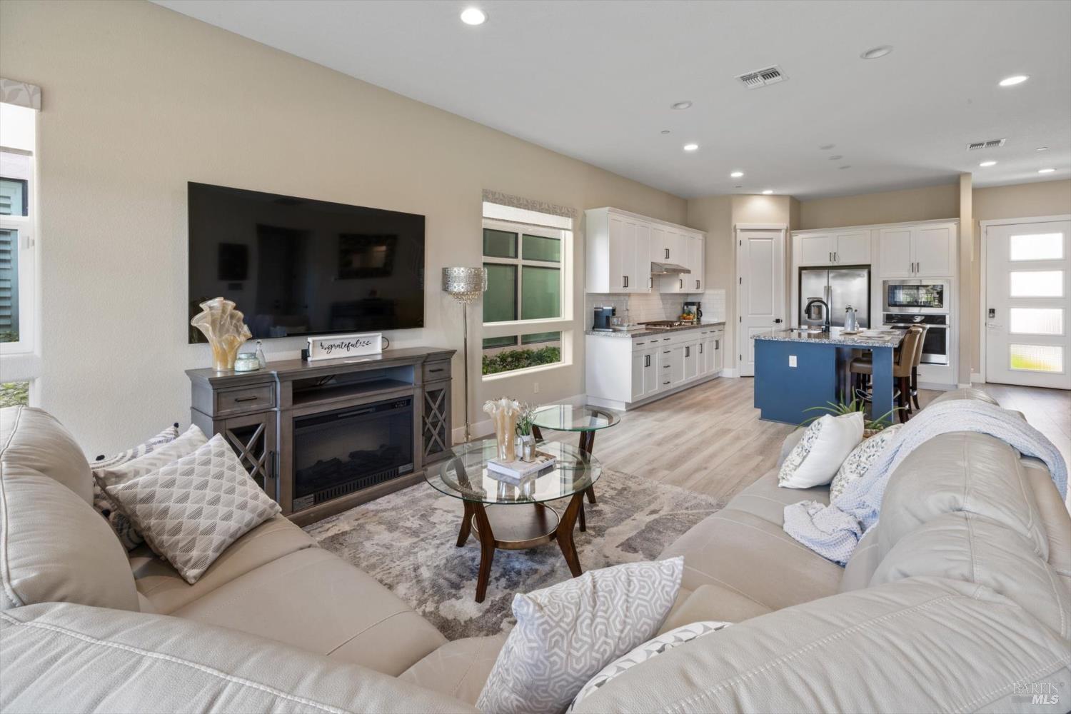 Detail Gallery Image 6 of 33 For 2371 Waterside Dr, Fairfield,  CA 94533 - 4 Beds | 3/1 Baths