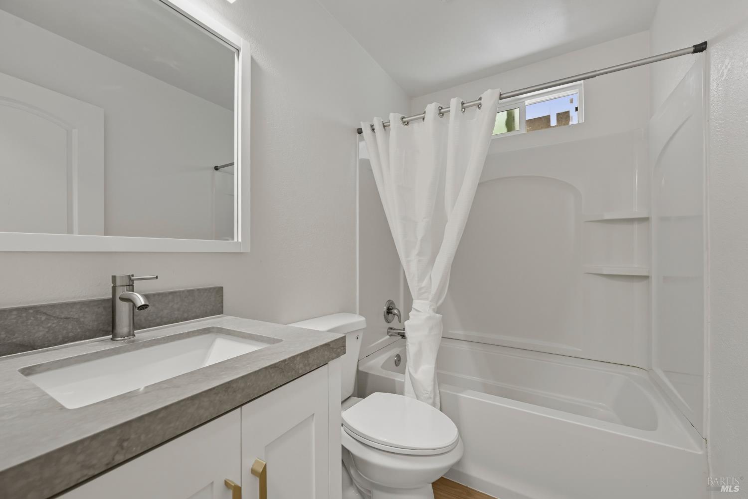 Detail Gallery Image 21 of 25 For 223 Decker St, Santa Rosa,  CA 95401 - 2 Beds | 2 Baths