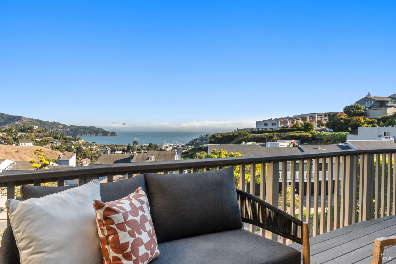 Detail Gallery Image 15 of 29 For 28 Marinero Cir #34,  Tiburon,  CA 94920 - 2 Beds | 1/1 Baths
