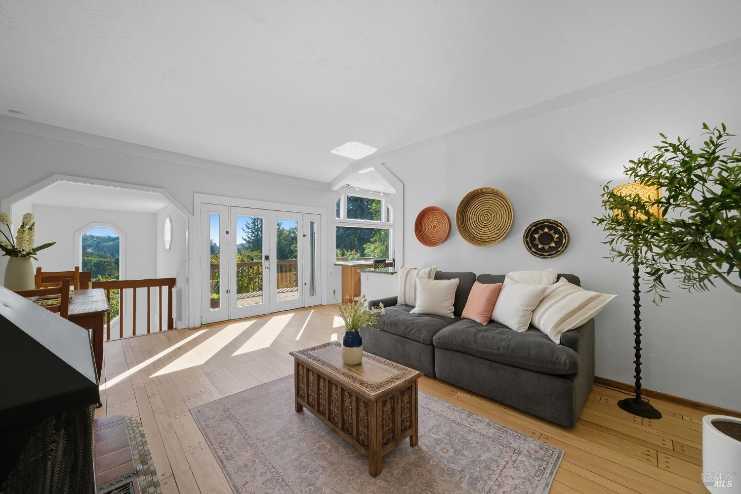 Detail Gallery Image 7 of 43 For 53 Foothill Rd, San Anselmo,  CA 94960 - 3 Beds | 2 Baths