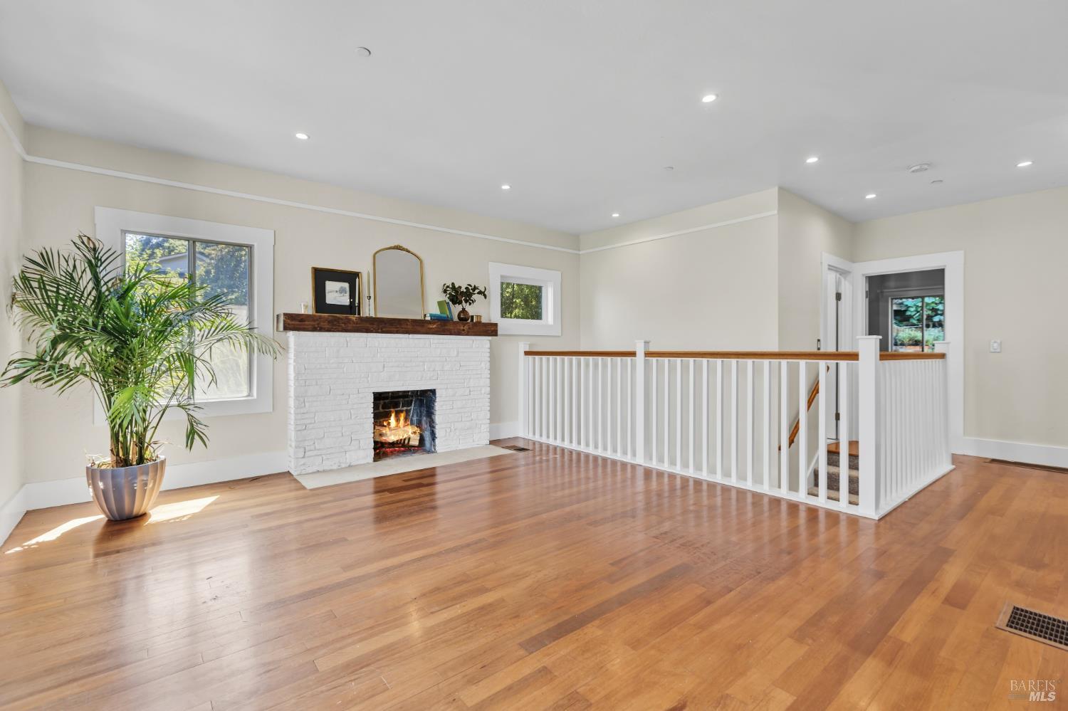 Detail Gallery Image 6 of 33 For 19 Roberts Ave, San Rafael,  CA 94901 - 3 Beds | 2 Baths
