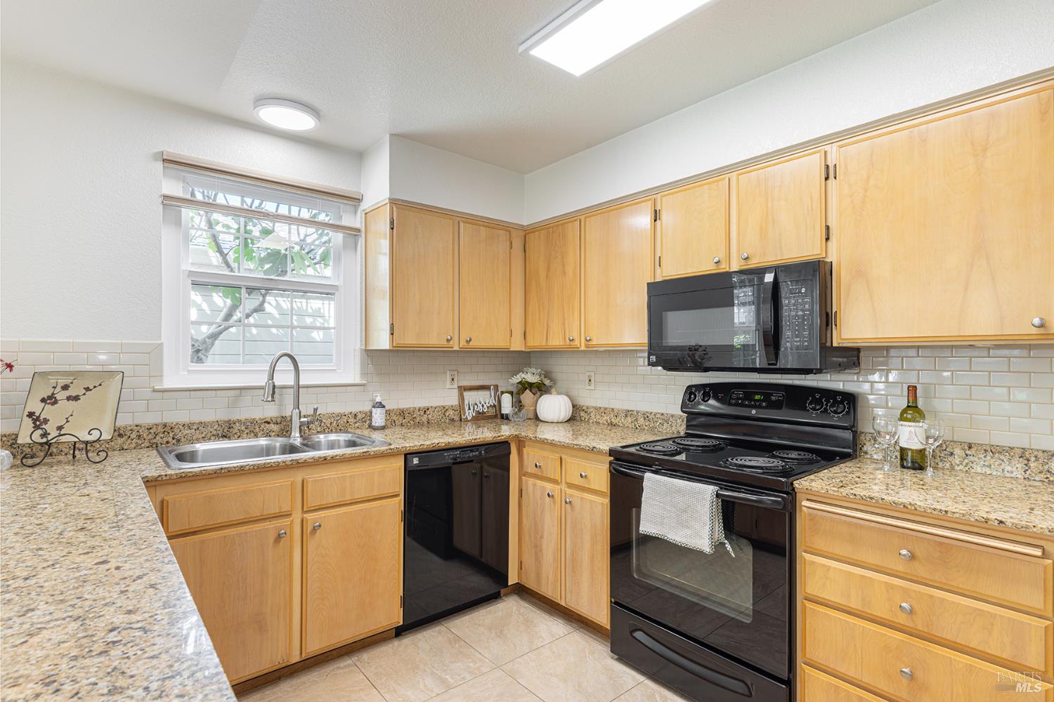 Detail Gallery Image 14 of 40 For 2773 Elks Way, Napa,  CA 94558 - 3 Beds | 2 Baths