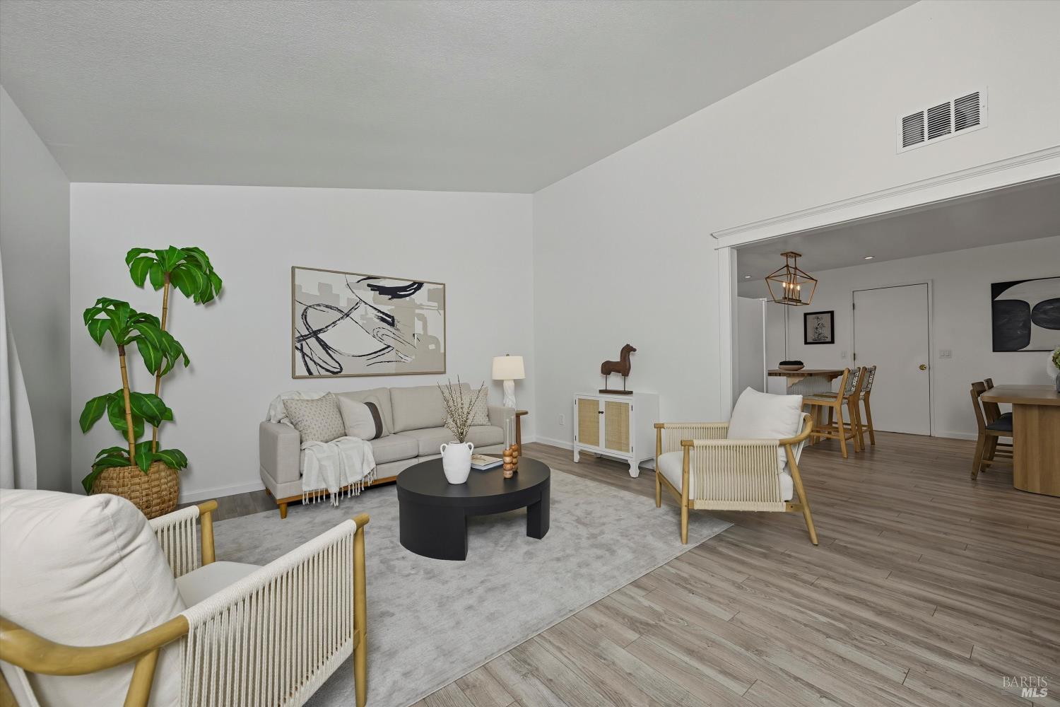 Detail Gallery Image 15 of 32 For 1140 Emily Ave, Rohnert Park,  CA 94928 - 3 Beds | 2 Baths