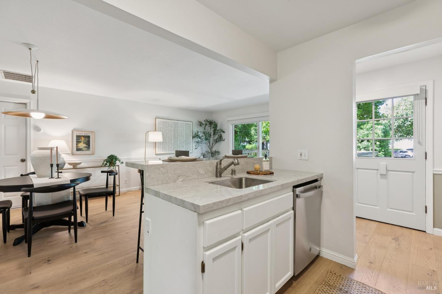 Detail Gallery Image 21 of 52 For 775 Miller Ave, Mill Valley,  CA 94941 - 1 Beds | 1 Baths