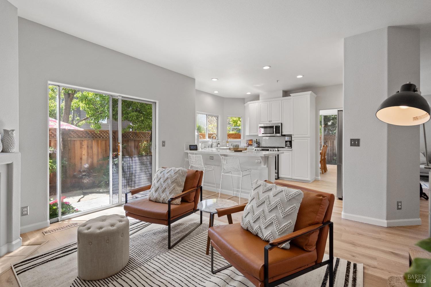 Detail Gallery Image 9 of 54 For 55 Dowitcher Way, San Rafael,  CA 94901 - 3 Beds | 2/1 Baths