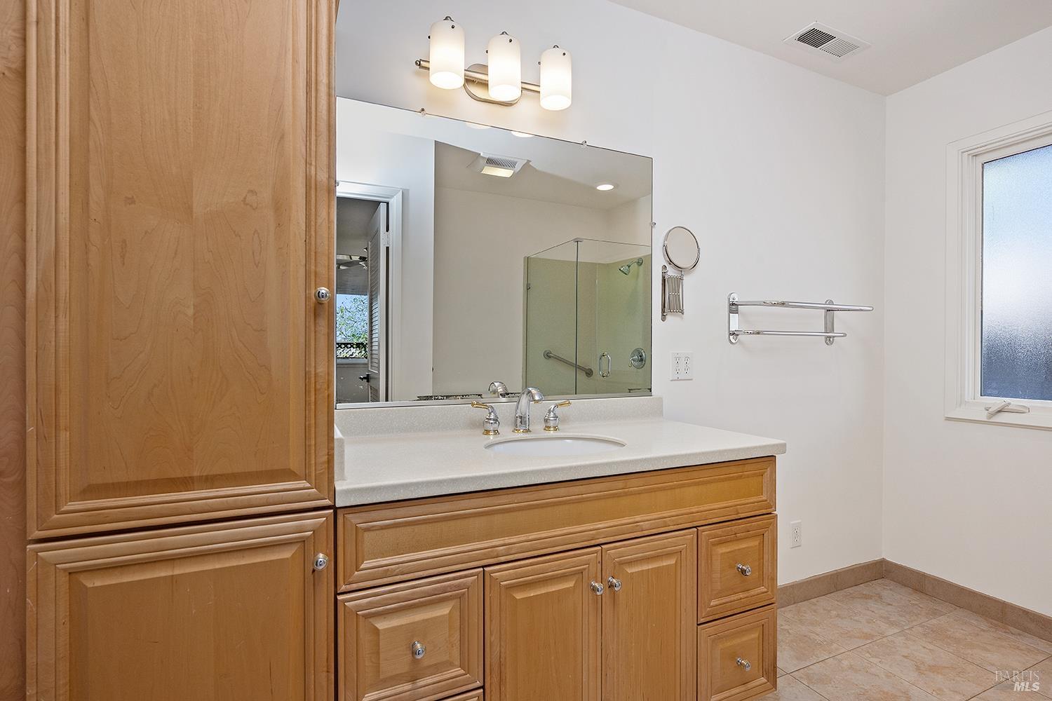 Detail Gallery Image 26 of 40 For 35 Salvador Way, San Rafael,  CA 94903 - 3 Beds | 3 Baths