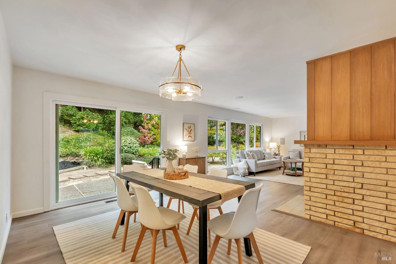 Detail Gallery Image 11 of 41 For 8 Riviera Pl, San Rafael,  CA 94901 - 3 Beds | 2 Baths