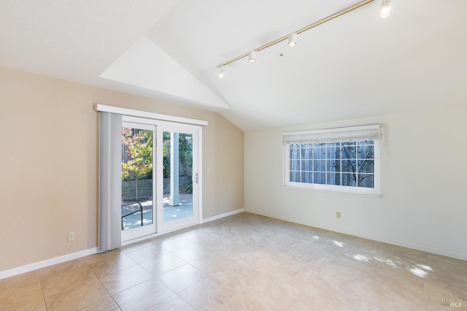 Detail Gallery Image 9 of 40 For 2773 Elks Way, Napa,  CA 94558 - 3 Beds | 2 Baths