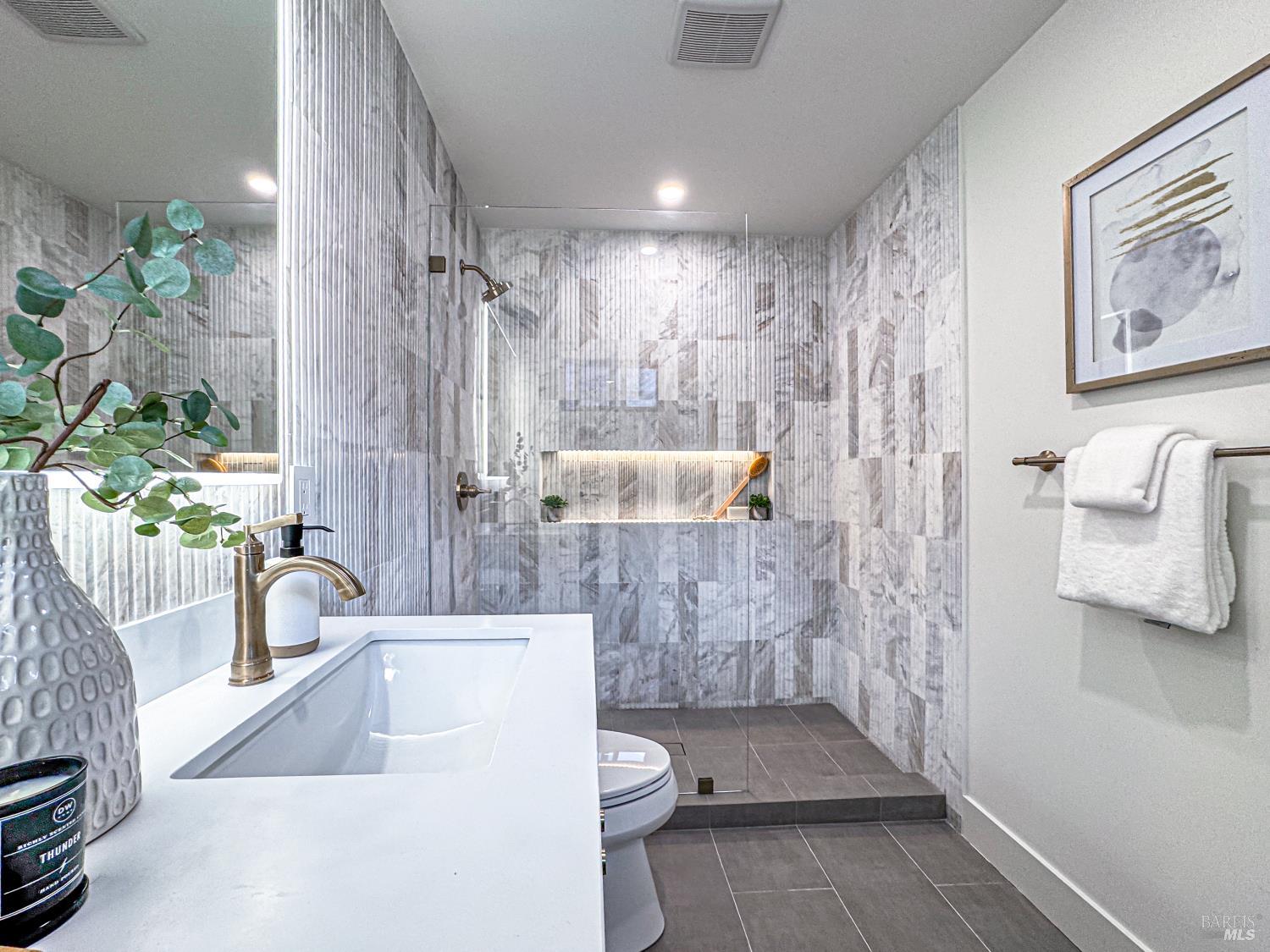 Detail Gallery Image 22 of 41 For 284 Blackstone Dr, San Rafael,  CA 94903 - 4 Beds | 3 Baths