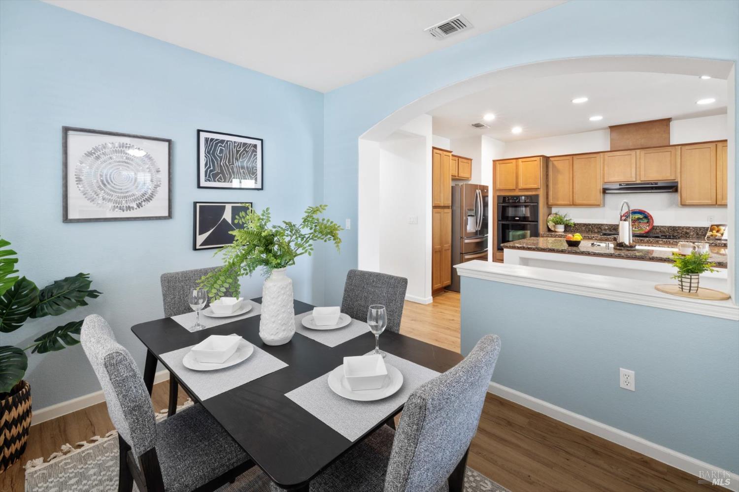 Detail Gallery Image 4 of 44 For 3091 Red Maple Ct, Vacaville,  CA 95687 - 2 Beds | 2 Baths