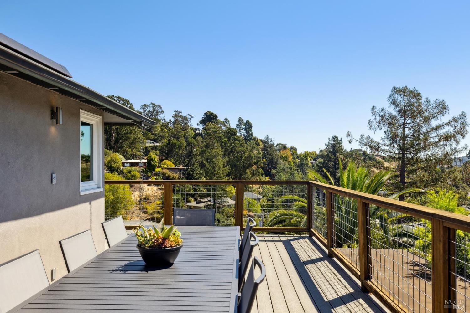 Detail Gallery Image 30 of 91 For 34 Broadview Dr, San Rafael,  CA 94901 - 4 Beds | 4 Baths
