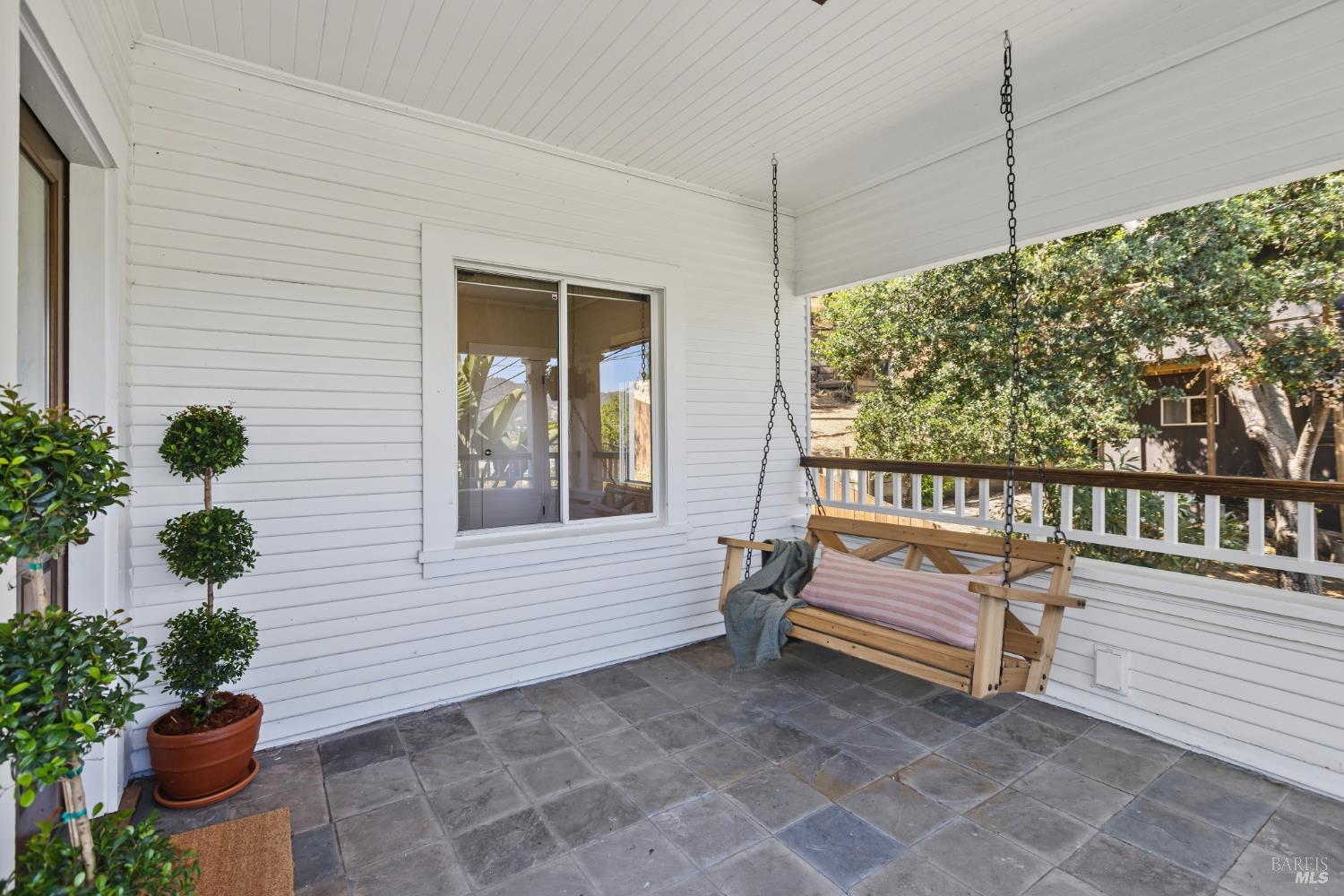 Detail Gallery Image 4 of 33 For 19 Roberts Ave, San Rafael,  CA 94901 - 3 Beds | 2 Baths