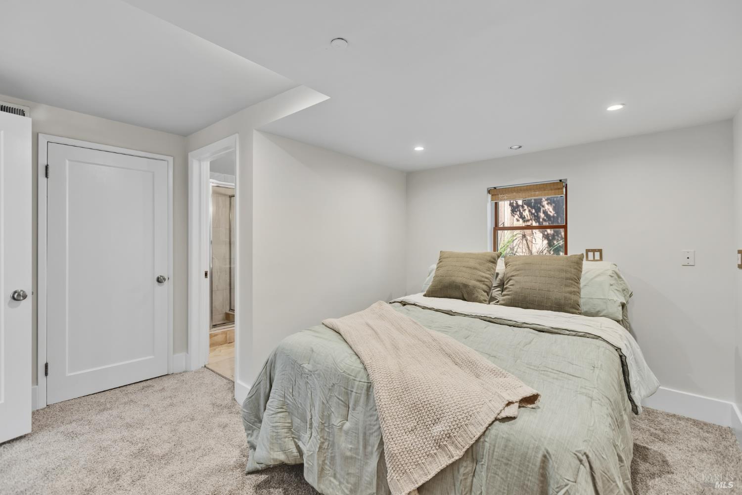 Detail Gallery Image 22 of 33 For 19 Roberts Ave, San Rafael,  CA 94901 - 3 Beds | 2 Baths
