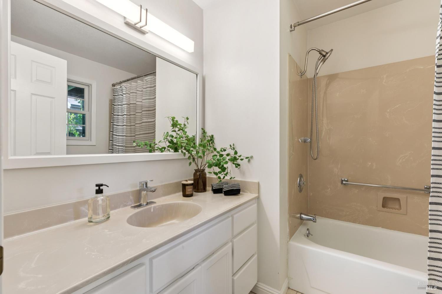 Detail Gallery Image 32 of 52 For 775 Miller Ave, Mill Valley,  CA 94941 - 1 Beds | 1 Baths