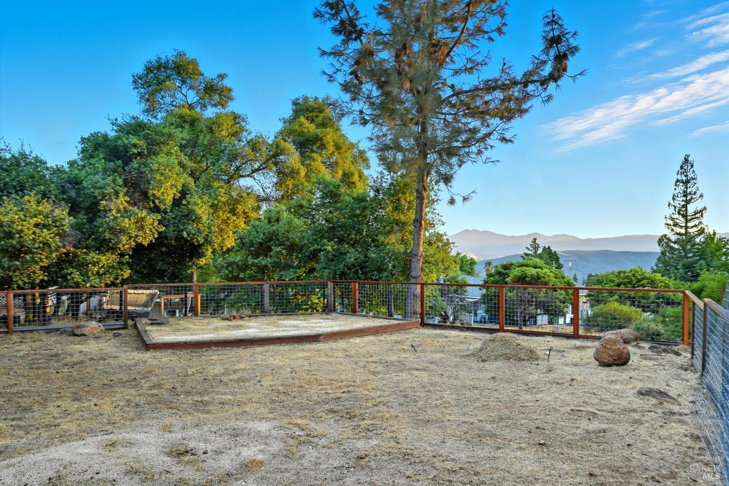 Detail Gallery Image 9 of 42 For 19231 Ravenhill Rd, Hidden Valley Lake,  CA 95467 - 3 Beds | 2 Baths