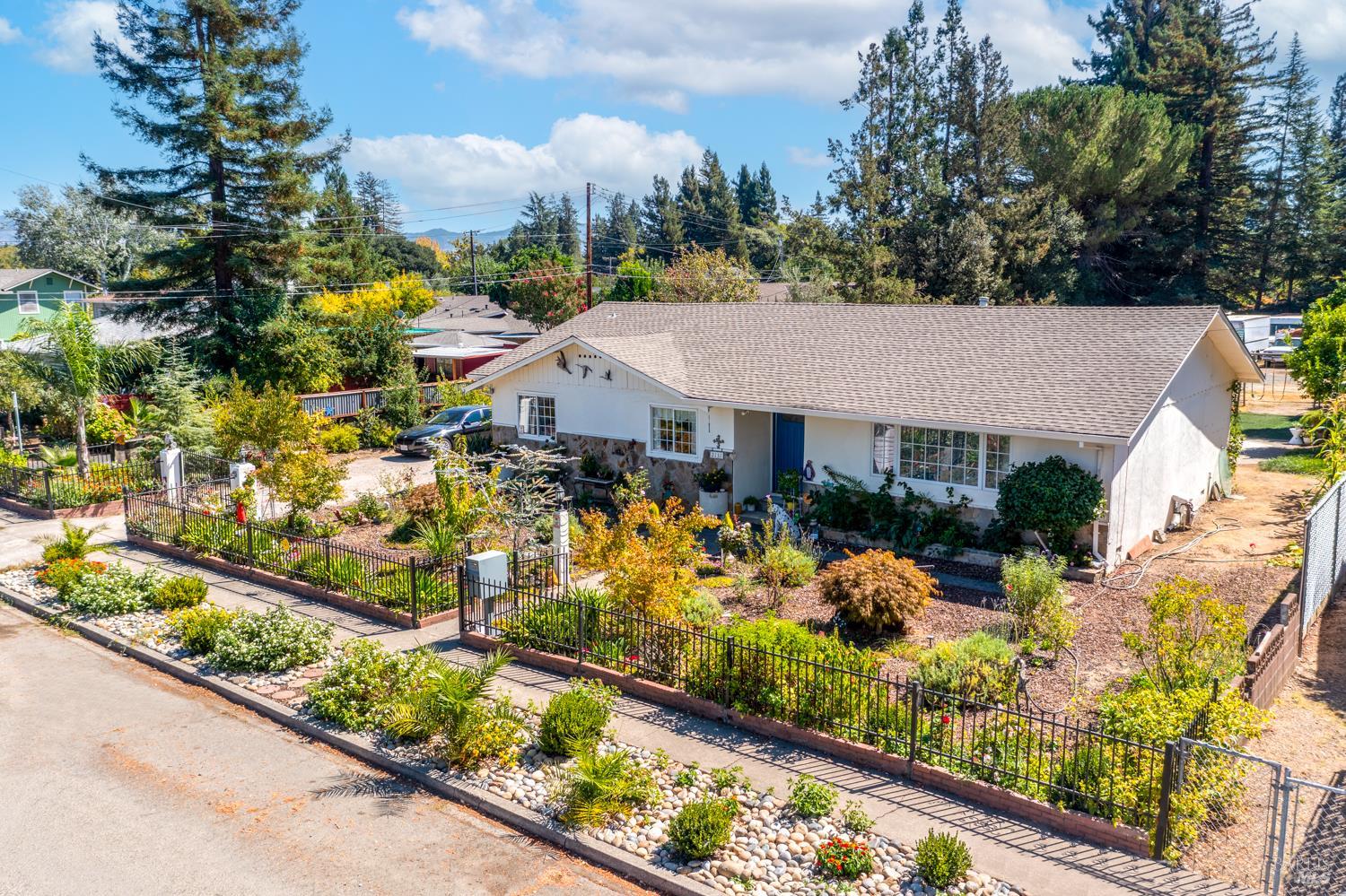 Detail Gallery Image 2 of 51 For 2131 W Pueblo Ave, Napa,  CA 94558 - 3 Beds | 2 Baths