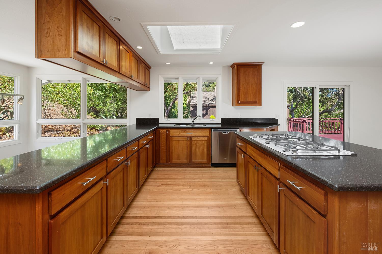 Detail Gallery Image 15 of 40 For 35 Salvador Way, San Rafael,  CA 94903 - 3 Beds | 3 Baths