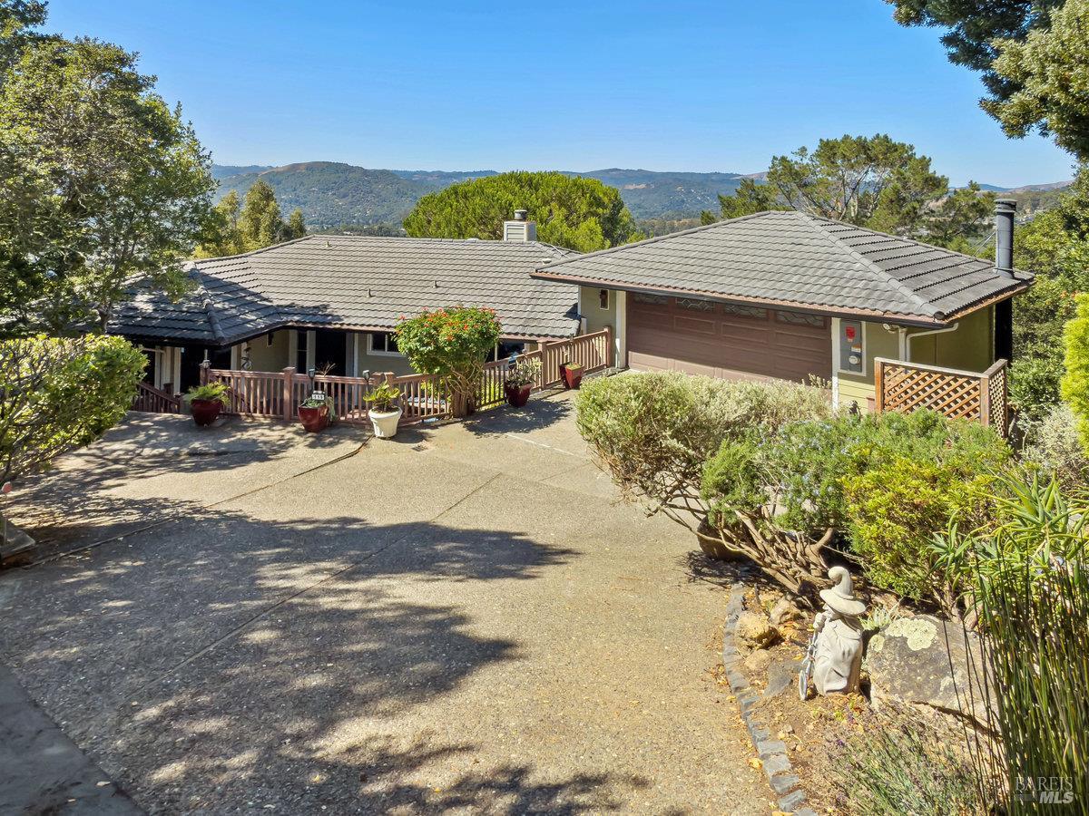Detail Gallery Image 2 of 41 For 119 Oakmont Ave, San Rafael,  CA 94901 - 4 Beds | 3/1 Baths