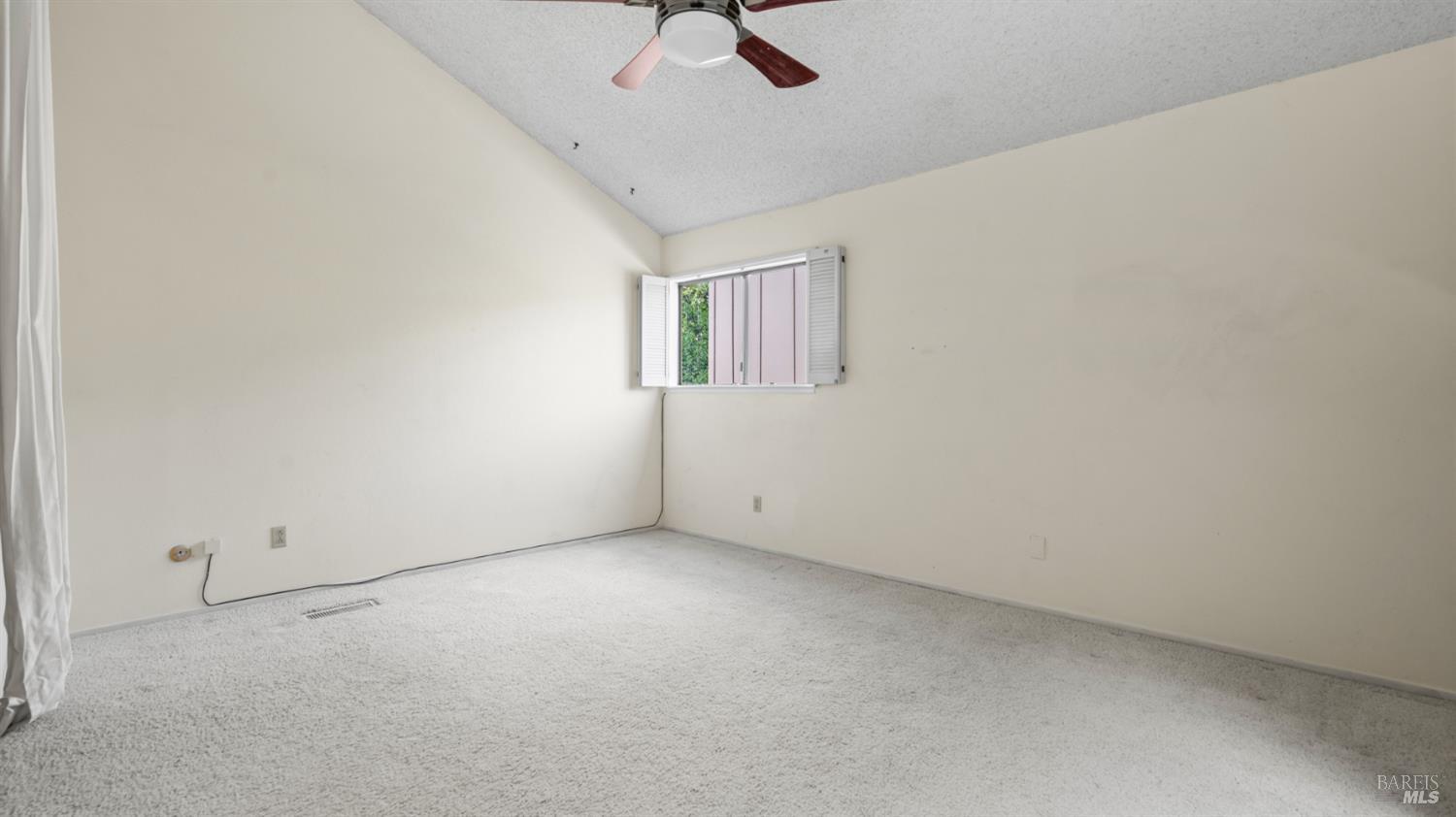 Detail Gallery Image 27 of 41 For 16 Elegant Tern Rd, Novato,  CA 94949 - 3 Beds | 2/1 Baths
