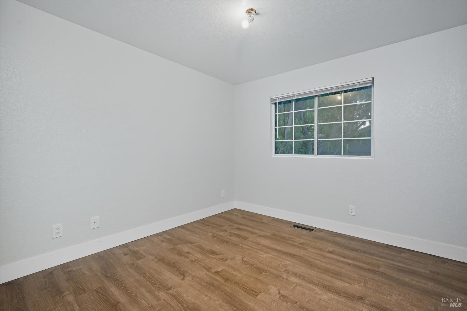 Detail Gallery Image 23 of 42 For 19231 Ravenhill Rd, Hidden Valley Lake,  CA 95467 - 3 Beds | 2 Baths